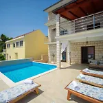 Holiday home Family Friendly House With A Swimming Pool Brna, Korcula - 13943 Smokvica (Korcula)