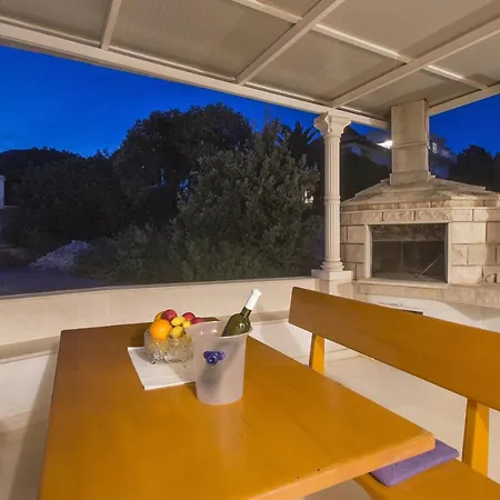 Family Friendly House With A Swimming Pool Brna, Korcula - 13943 בית נופש *