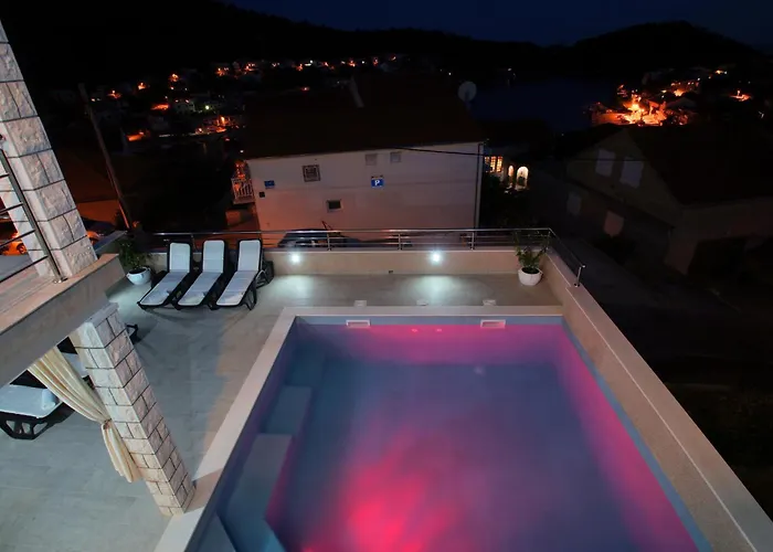 Family Friendly House With A Swimming Pool Brna, Korcula - 13943 Casa de Férias